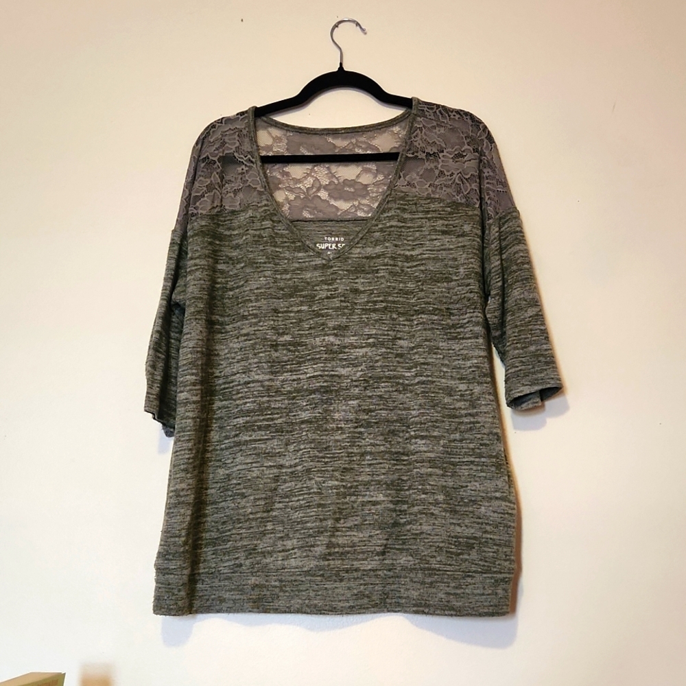 Torrid 3/4 sleeve sweater